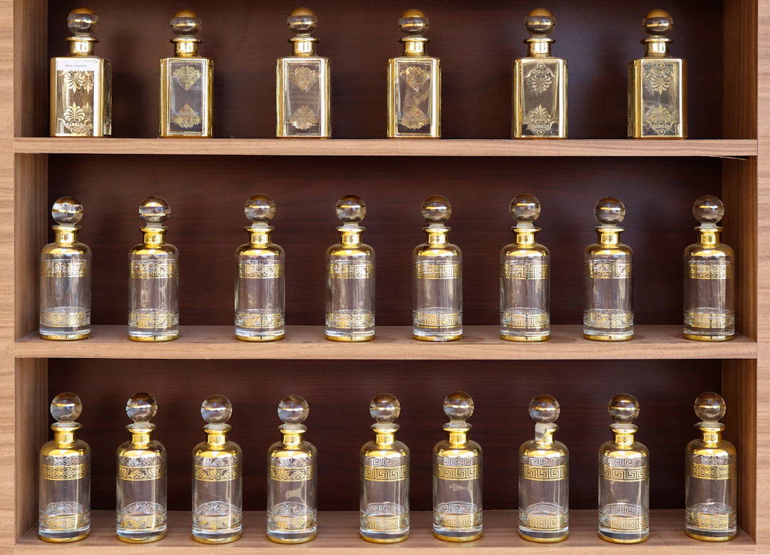 La Fascinante Historia de los Perfumes a Través del Tiempo