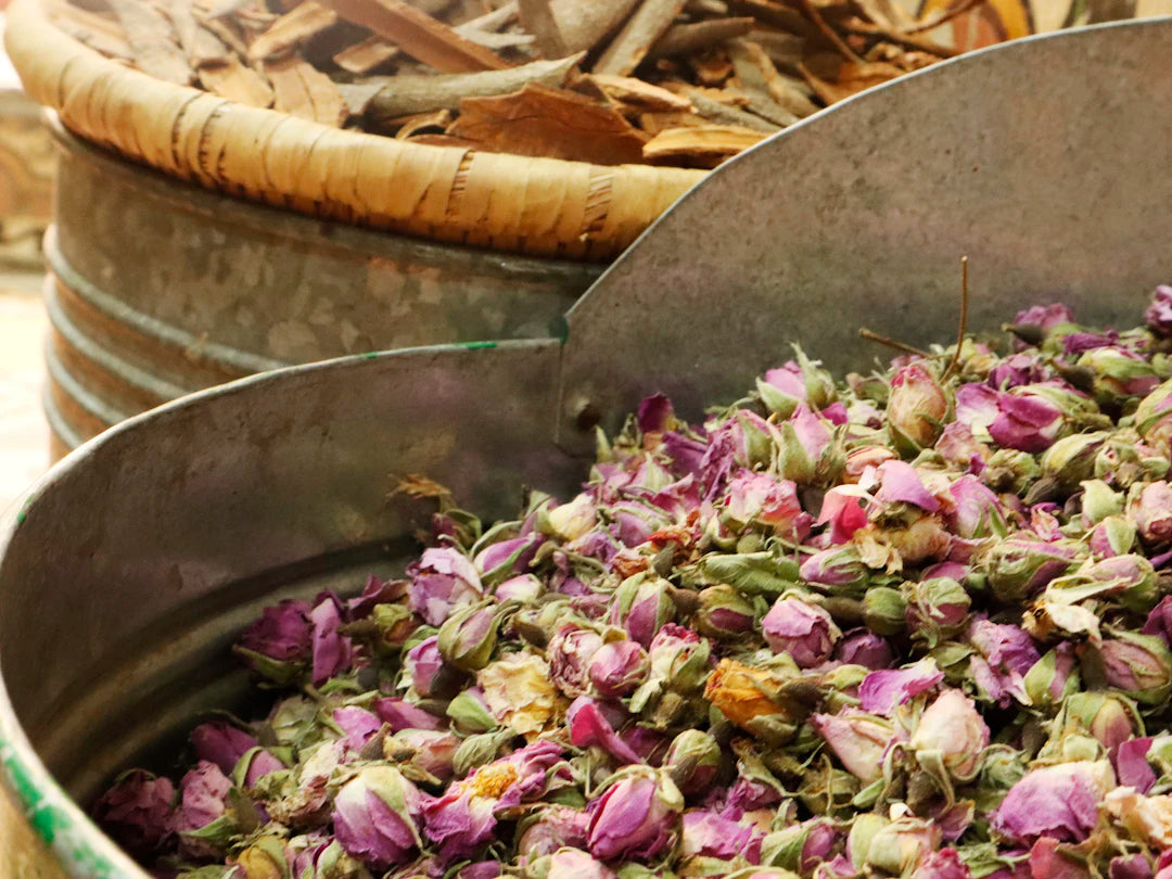 Ingredientes Naturales vs. Sintéticos en la Perfumería
