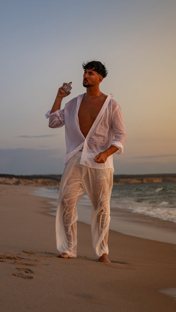 Sergio Martins com o frasco